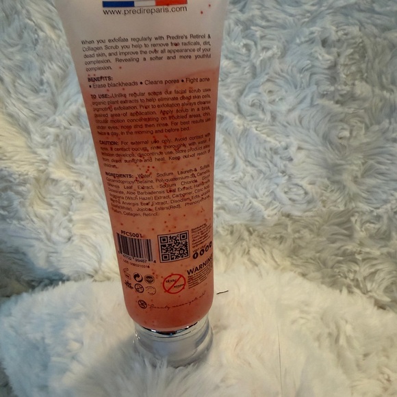 Prédiré Paris Triple Action Facial Cleansing Scrub - Coral - Picture 2 of 3